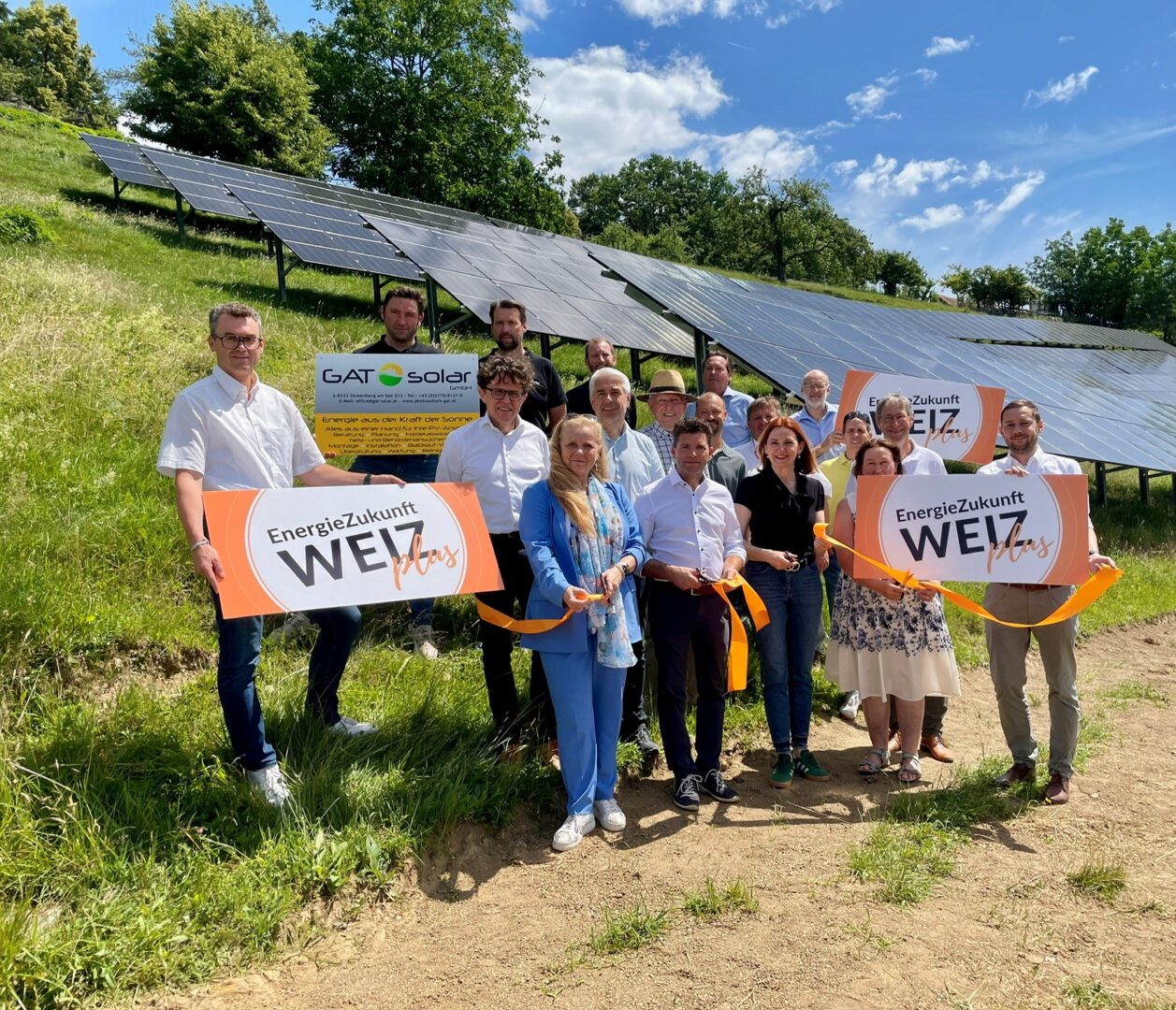 Bild_(c)_EnergieZukunftWEIZplus_Martin Wagner-Kletz_mittel Feierliche Inbetriebnahme der Agri-PV-Anlage Kleeberg